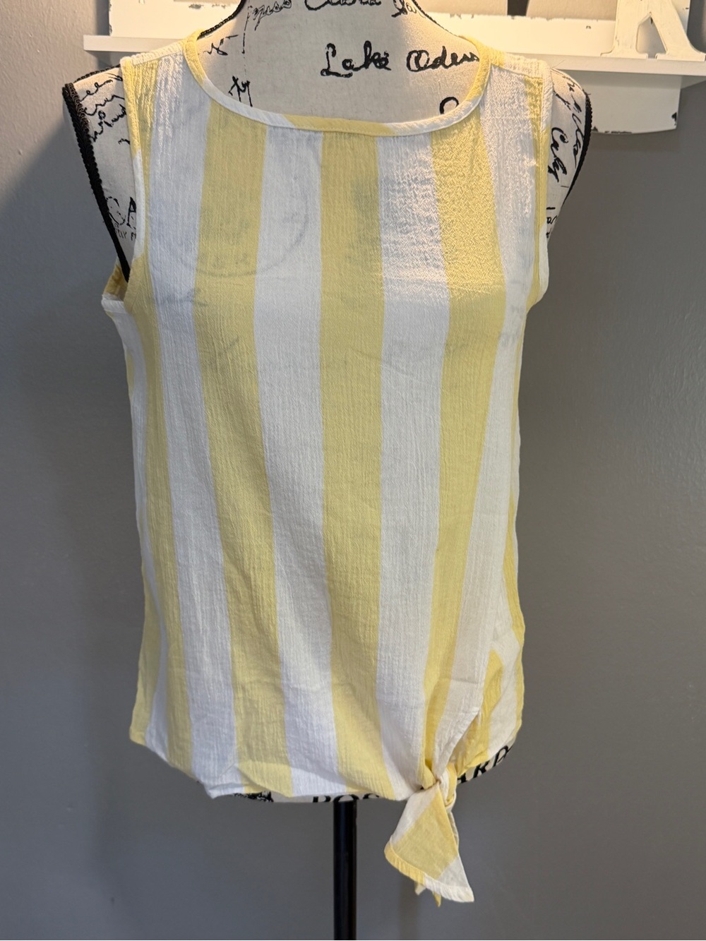 BEACHLUNCHLOUNGE YELLOW & WHITE STRIPED TIR HEM BLOUSE S/P